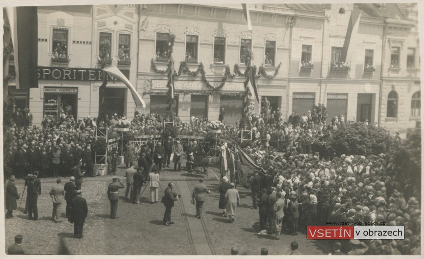 T. G. Masaryk při návštěvě Vsetína na Dolním náměstí