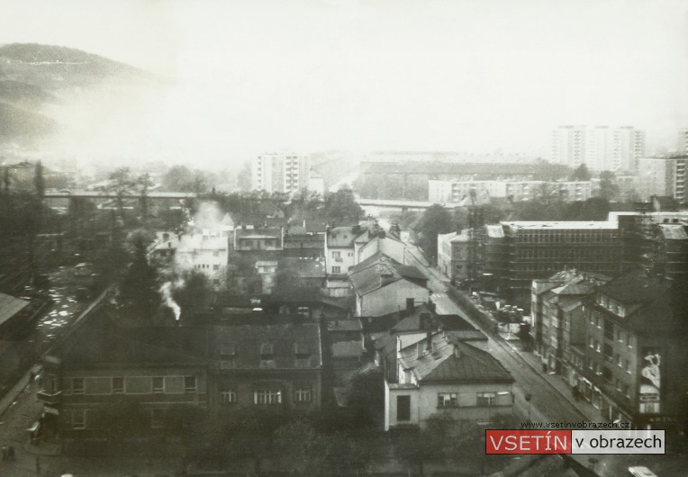 Pohled z věžáku na Smetanovu ulici