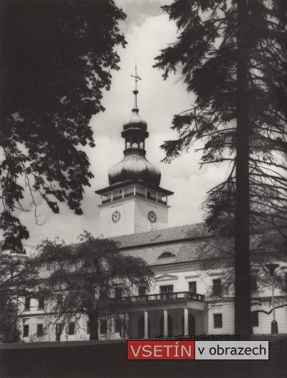 Zámek ve Vsetíně, sídlo Vlastivědného ústavu, hlavní vchod