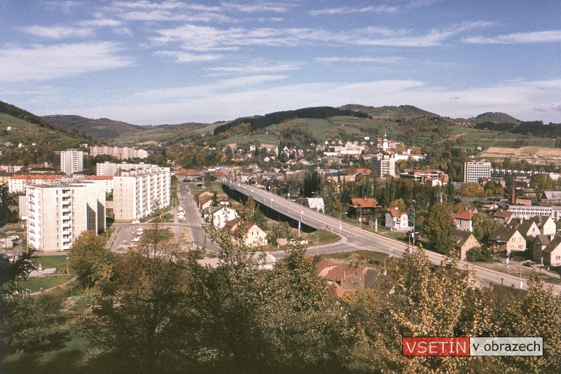 Pohled od Žambošky na nadjezd a Štěpánskou ulici