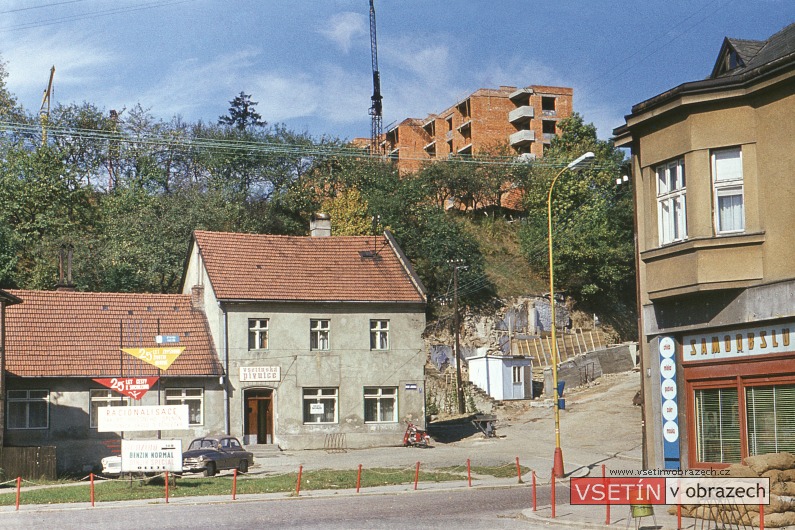 Cesta na Jasenku s odbočkou na Hrbovou a Vsetínská pivnice (U Jarošku, či U Stalina)