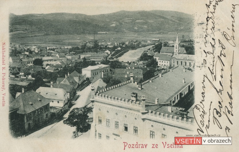 Pohled ze zámecké věže na část Dolního města a Palackého ulici