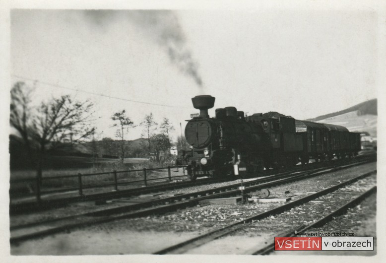 Parní lokomotiva 434 na vsetínském nádraží (6. června 1949)