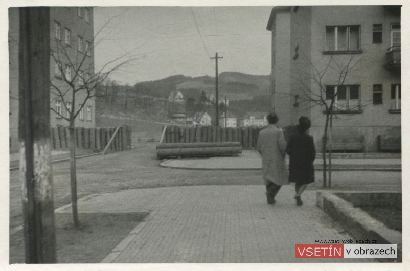 Němci budované protitankové zátarasy na Tyršově ulici (8.4.1945)