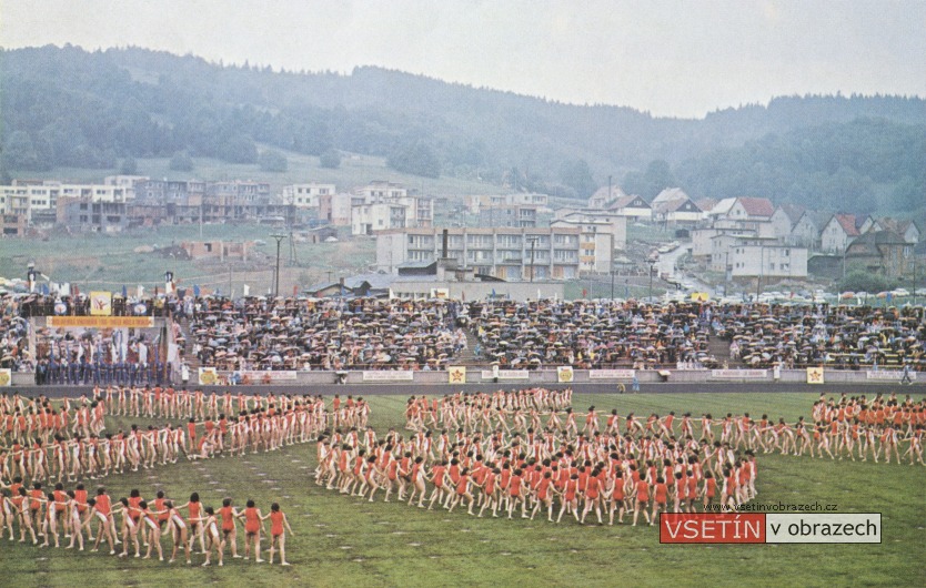 Okresní spartakiáda na stadionu TJ MEZ na Ohradě