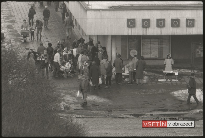 Trhy na Žerotinově ulici před Čedokem