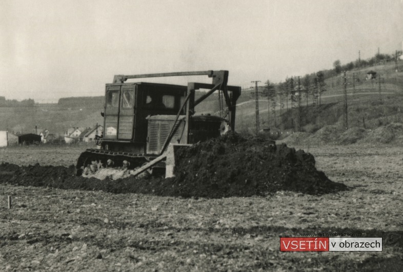 MEZ, n.p.: výstavba nové slévárny, zahájení zemních prací (1. 4. 1958)