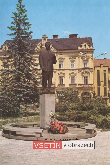 Památník Klementa Gottwalda na stejnojmenném náměstí