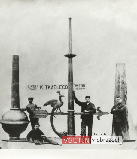 Nová špička věže vsetínského zámku zhotovená klempířským závodem Tkadlecová