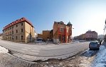 Vedle spořitelny naproti drogerie