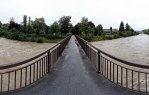 Lávka přes Bečvu v Panské zahradě při zvýšené hladině