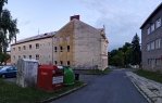 Ulice Pod Vršky se sochou Julia Fučíka
